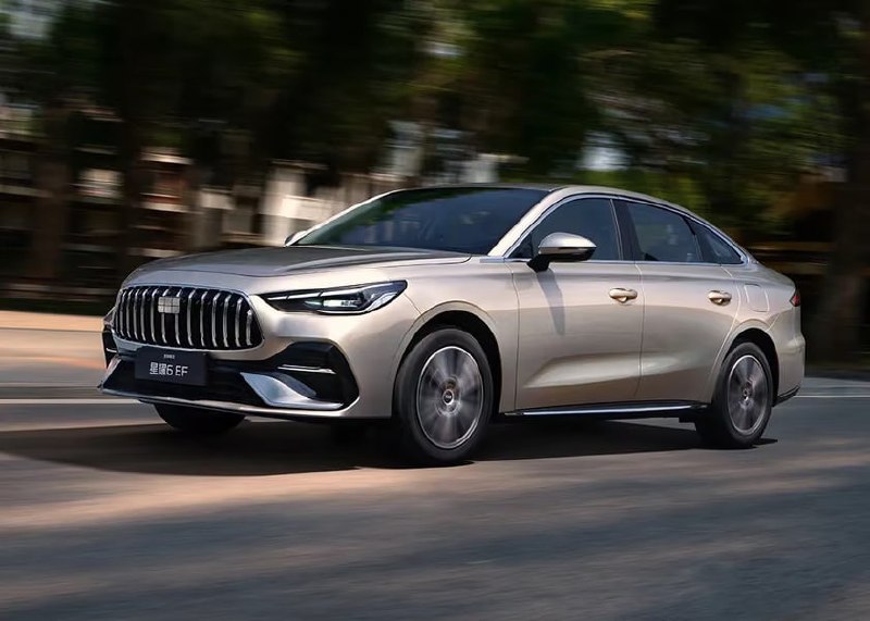НОВЫЙ GEELY ЗАПРАВЛЯЕТСЯ СПИРТОМ. И ЭТО НЕ ШУТКА — фото 2